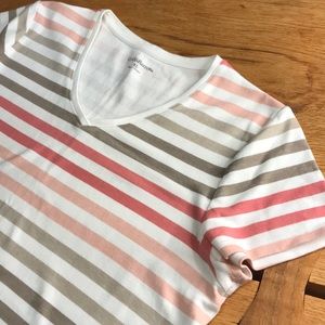 Womens Croft & Barrow v-neck tshirt size XL.